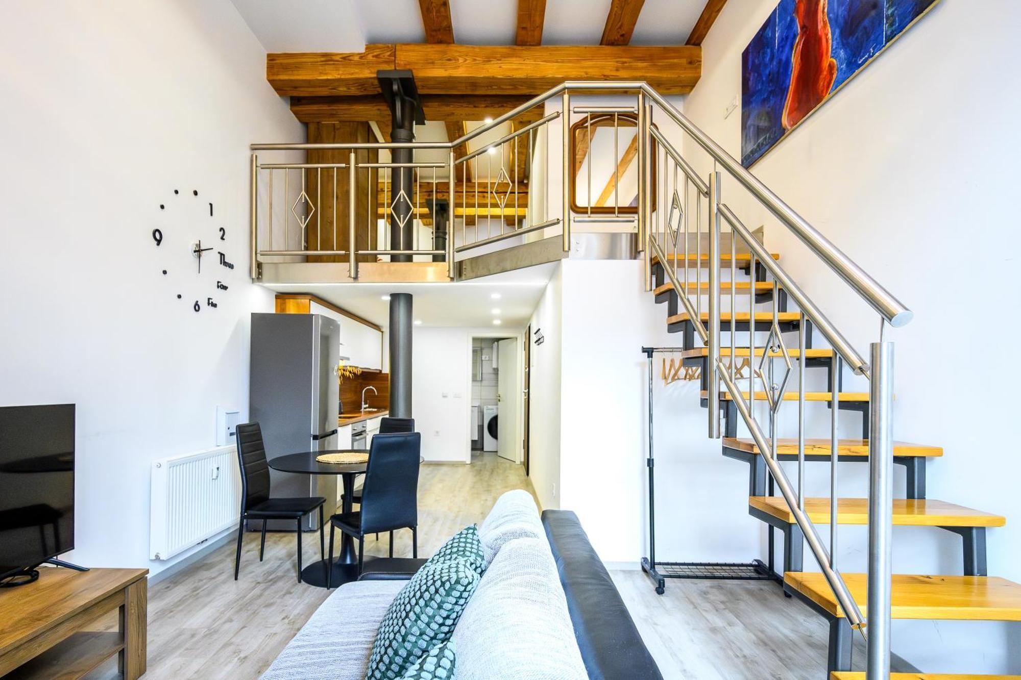 The Comfortable Loft Ljubljana Bagian luar foto